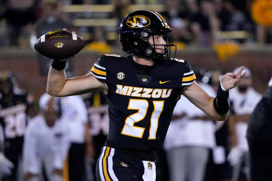 Missouri quarterback Sam Horn throwing a pass (2023)