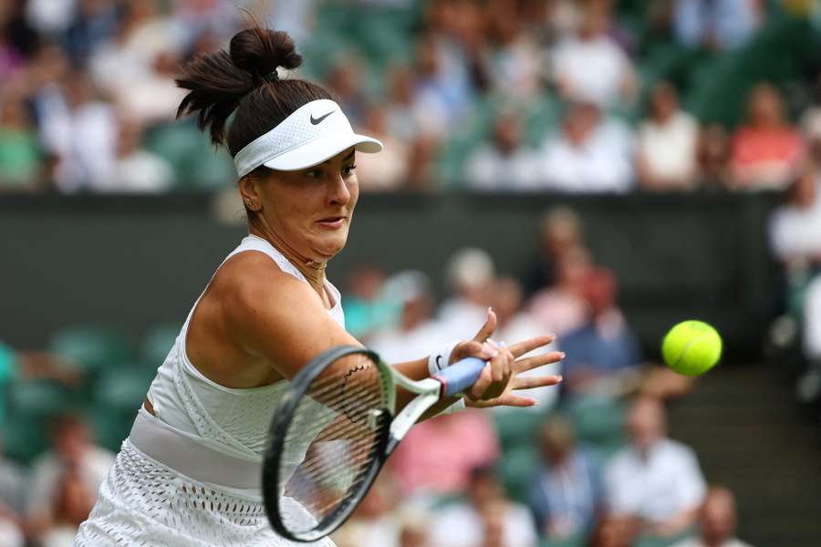 Bianca Andreescu en action à Wimbledon au début de l'été.