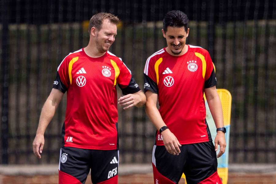 Julian Nagelsmann stellte im sich DFB-Training zwischen die Pfosten Julian Nagelsmann stellte im sich DFB-Training zwischen die Pfosten
