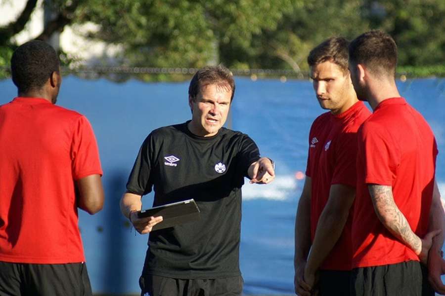 Tony Fonseca a trabalhar na federação canadiana