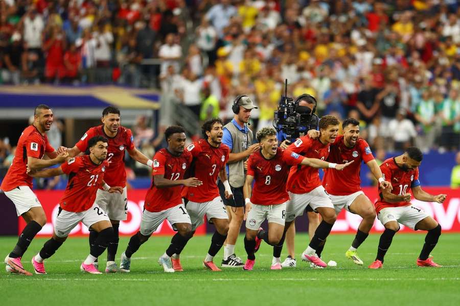 Los jugadores de Egipto celebran el pase a octavos en los penaltis Los jugadores de Egipto celebran el pase a octavos en los penaltis