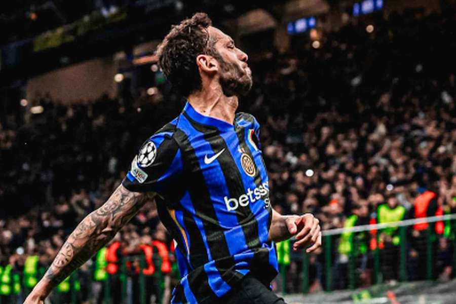 Turecký záložník Hakan Calhanoglu ve službách Interu Milán