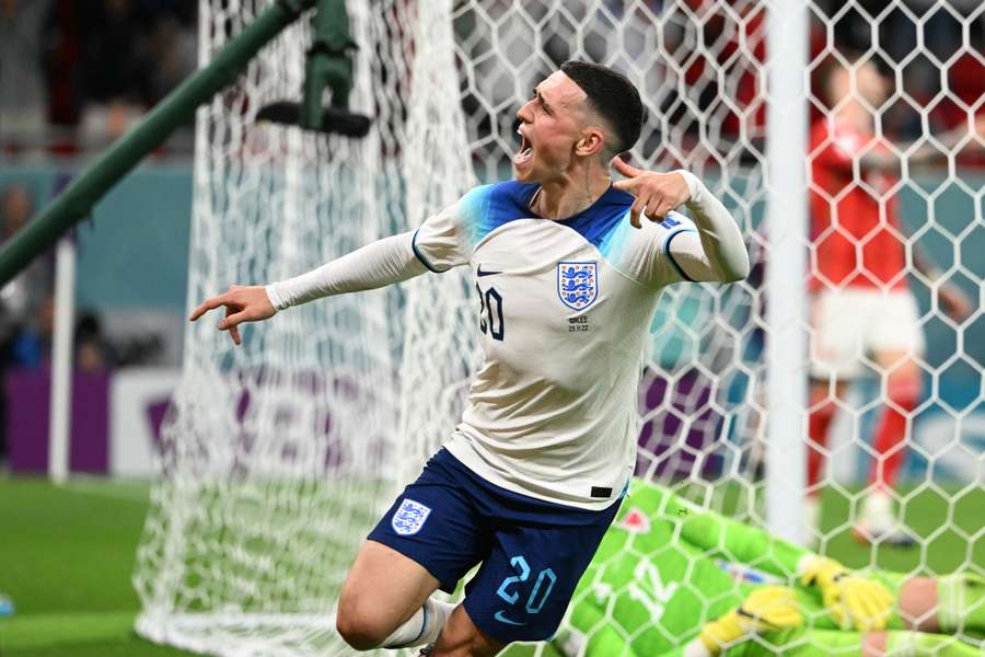 Porque é Phil Foden uma "arma secreta vinda do banco" e titular ao mesmo tempo?