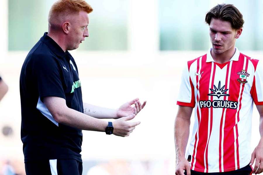 Tyler Dibling treina à parte do plantel do Southampton
