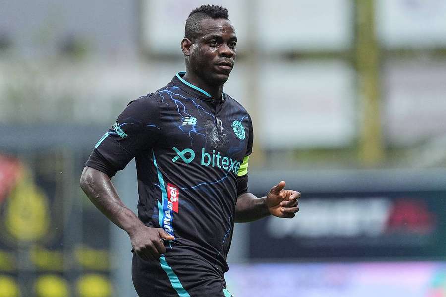 Le Genoa, 18e du Championnat d'Italie, a officialisé lundi le recrutement de Mario Balotelli, sans club depuis juin.