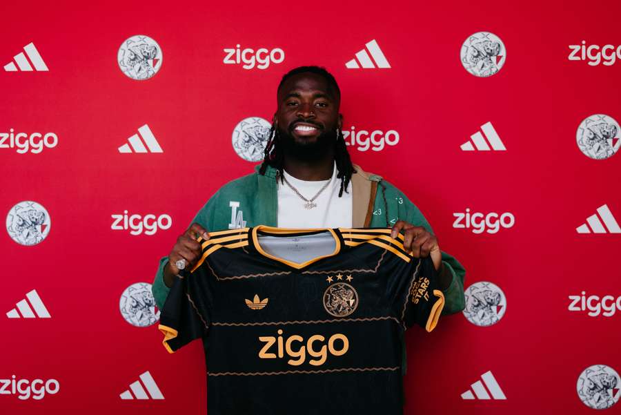 Ajax confirm signing of Nigerian forward Tolu Arokodare on loan from Wolves