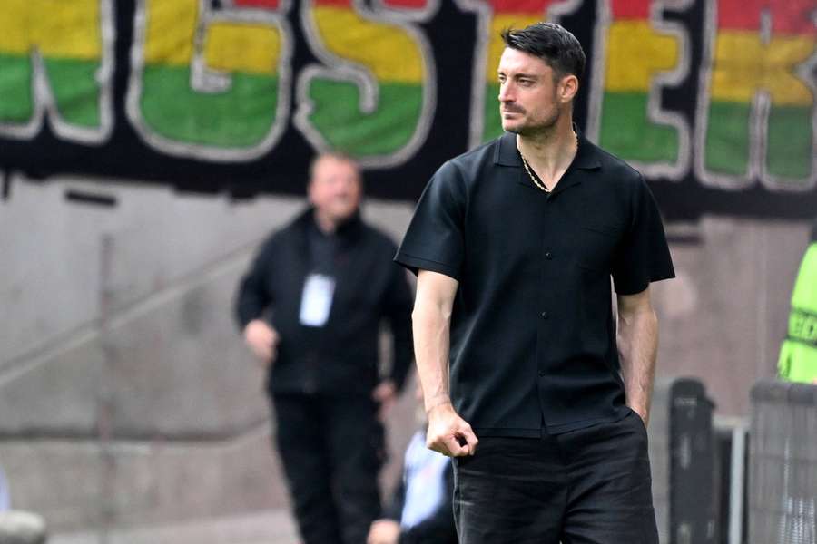 Riera scheiterte bei der Eintracht aus Frankfurt krachend Riera scheiterte bei der Eintracht aus Frankfurt krachend