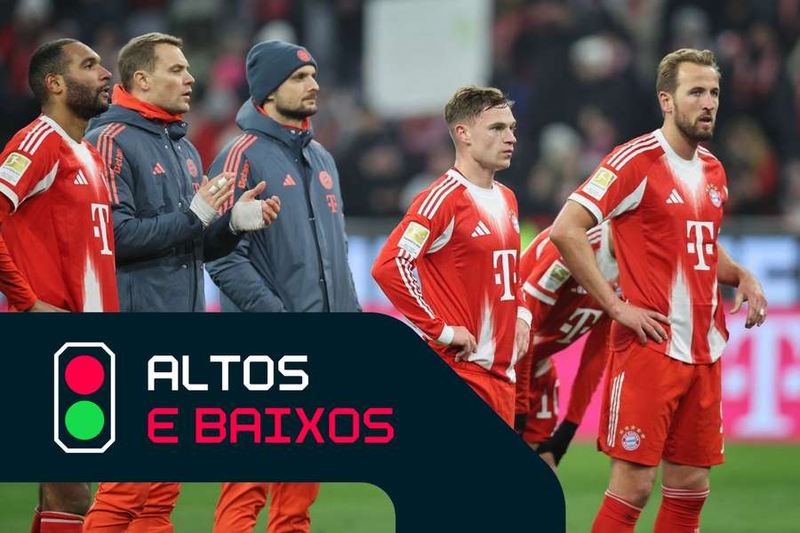 A equipa derrotada do Bayern aplaude os seus adeptos após a surpreendente derrota frente ao Augsburg