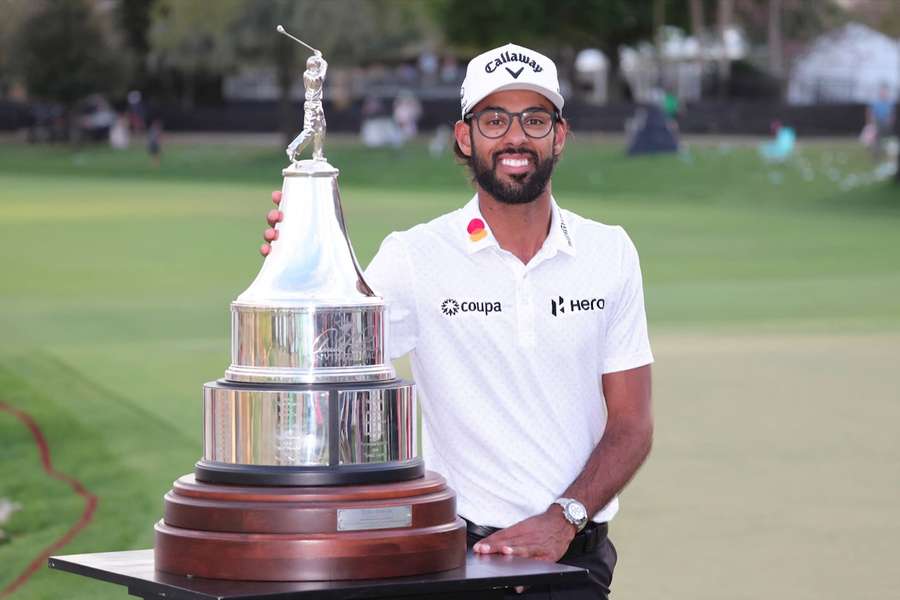 Akshay Bhatia mit der Trophäe beim Arnold Palmer Invitational in Orlando
