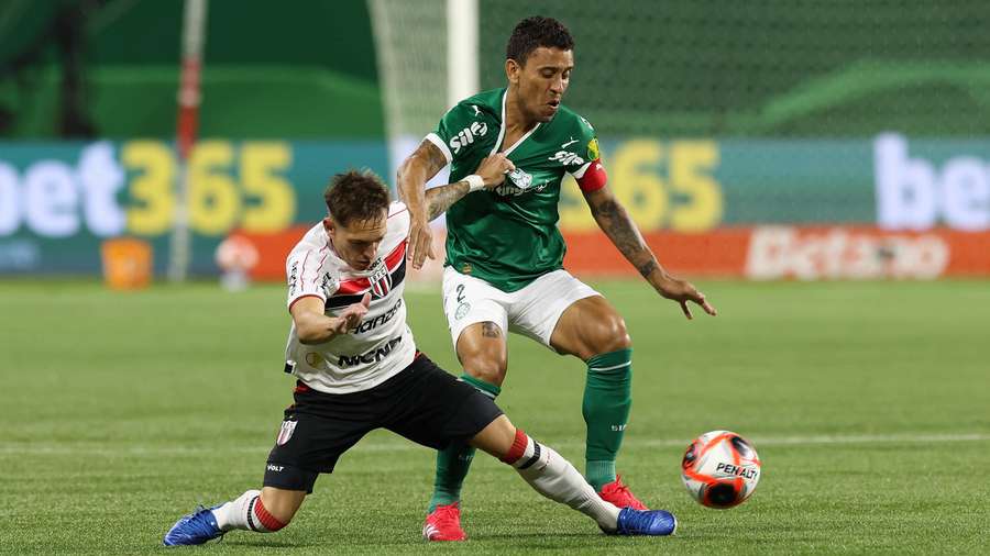 No sintético, o Verdão passou pelo Botafogo e segue vivo no Estadual No sintético, o Verdão passou pelo Botafogo e segue vivo no Estadual