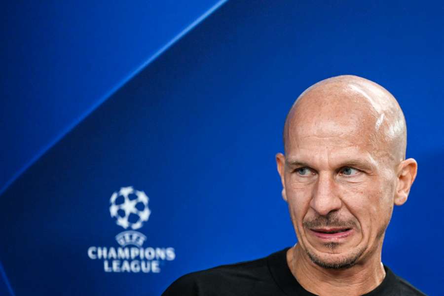 Treinador diz que a equipa não tem medo de defrontar o Benfica, mas tem respeito