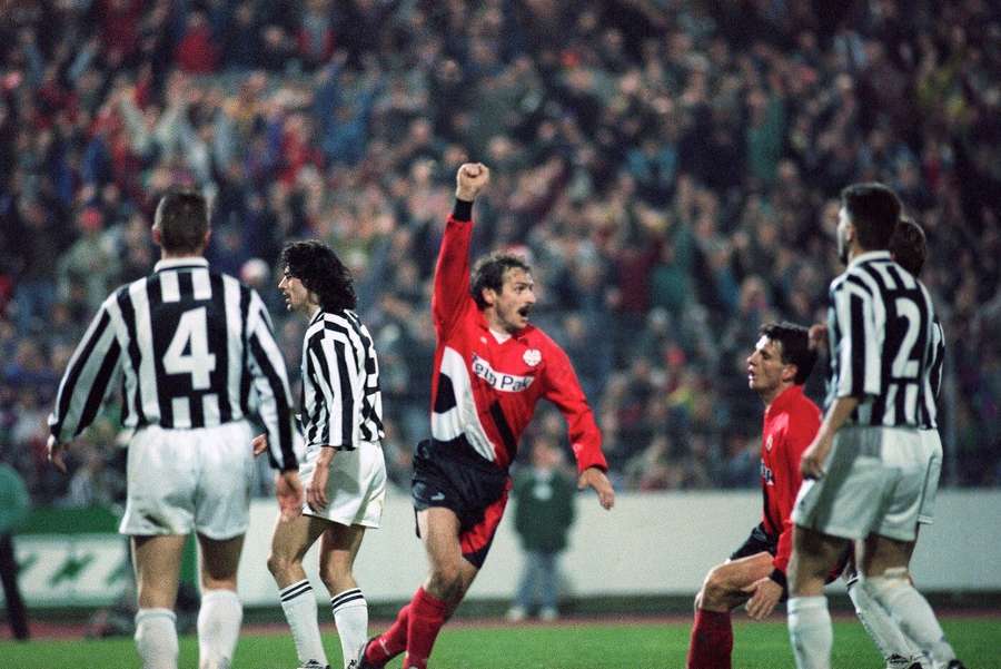 Jan Furtok w barwach Eintrachtu Frankfurt świętujący gola przeciwko Juve