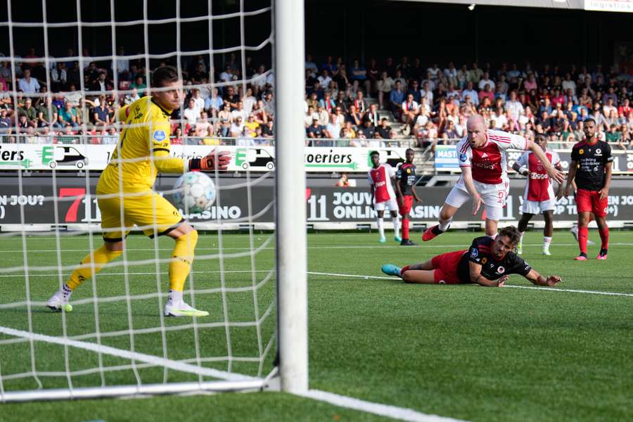 Klaassen salvou o Ajax