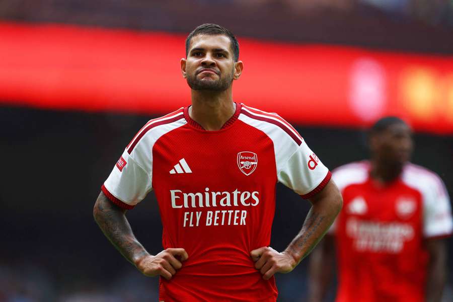 Bruno Guimaraes has "a lot of space for trophies" on his body as he aims for league title Bruno Guimaraes has "a lot of space for trophies" on his body as he aims for league title