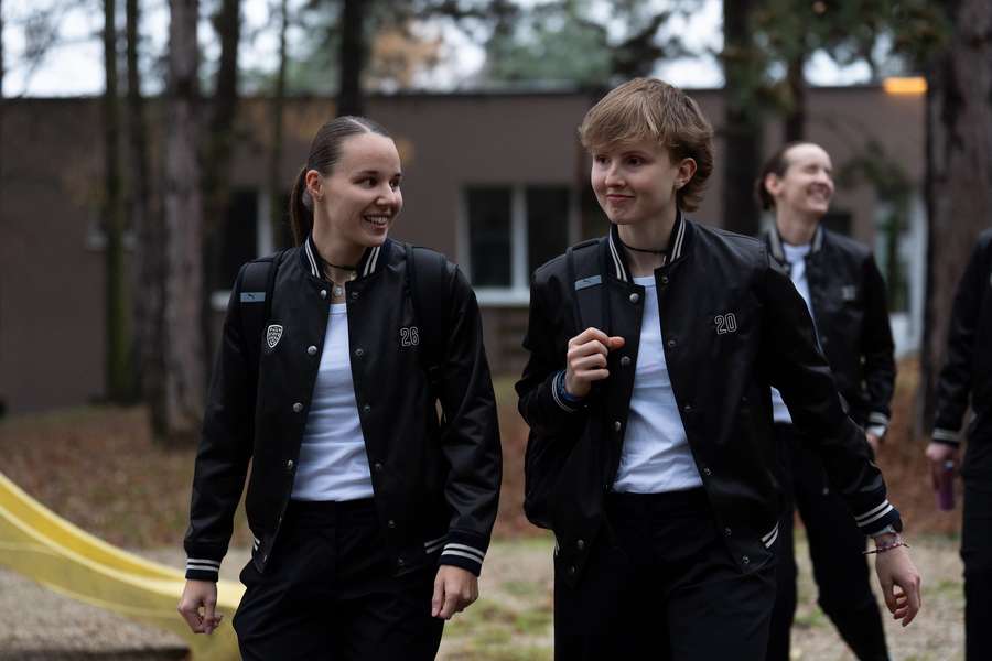 Barbora Husková (vlevo) cestou na zápas ještě v Brně.