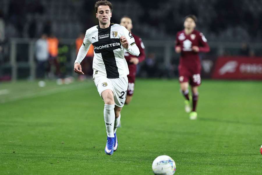 Gaetano Oristanio con la maglia del Parma