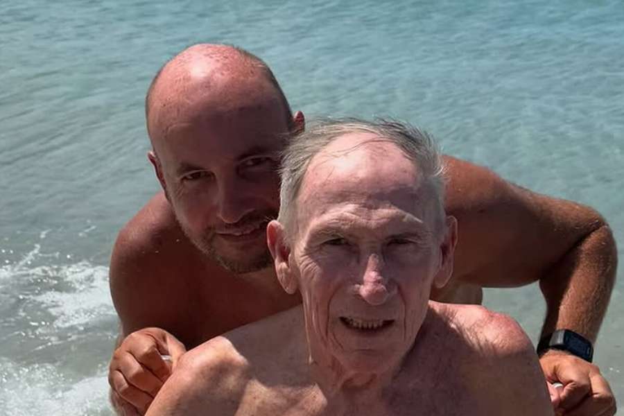 Padre e figlio al mare Padre e figlio al mare