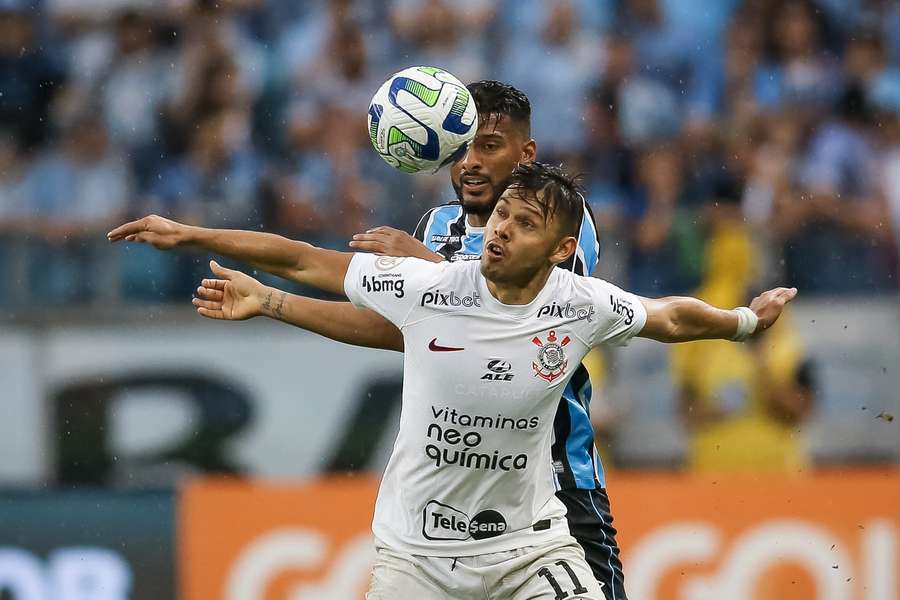 Corinthians e Grêmio brigam contra o rebaixamento no Brasileirão