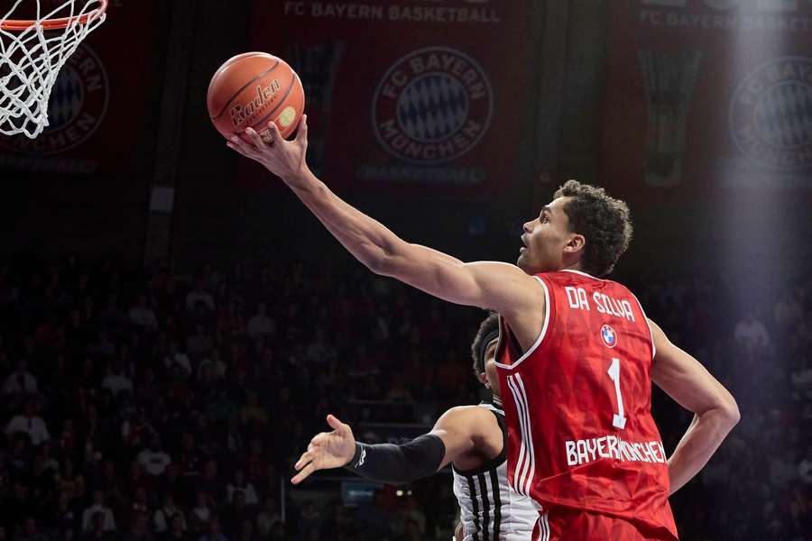 Bayerns Oscar Da Silva beim Korbleger.