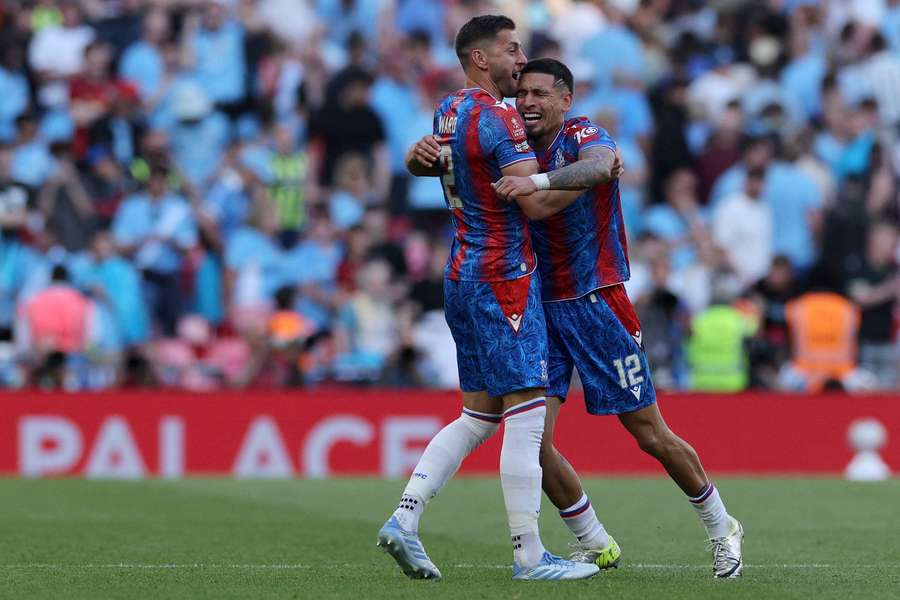 Daniel Muñoz, en Wembley