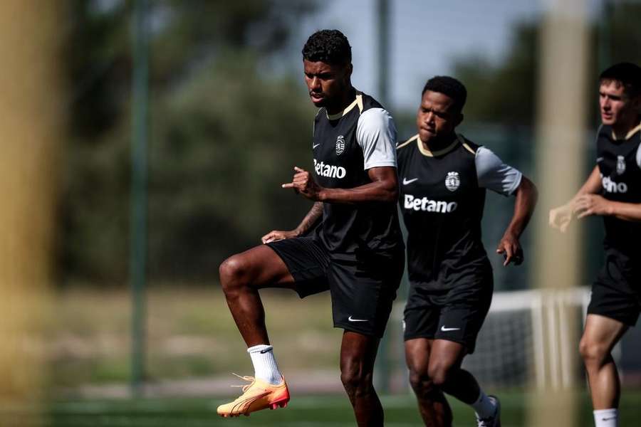 Matheus Reis, Geny Catamo e Fresneda no treino do Sporting 