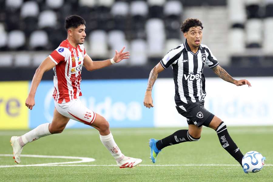 Botafogo perdeu chances de ir para intervalo com vantagem ainda maior