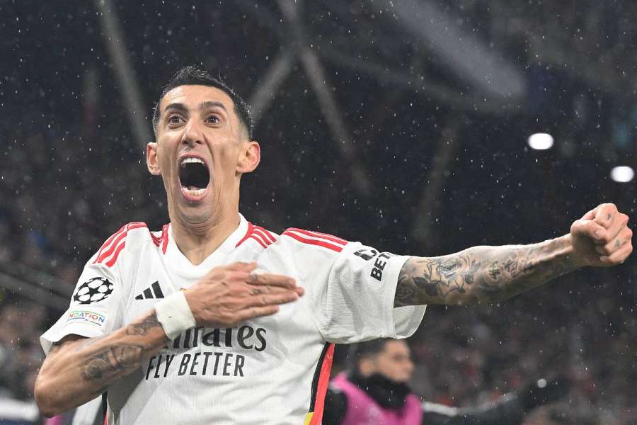 Di María marcou um dos gols da vitória do Benfica