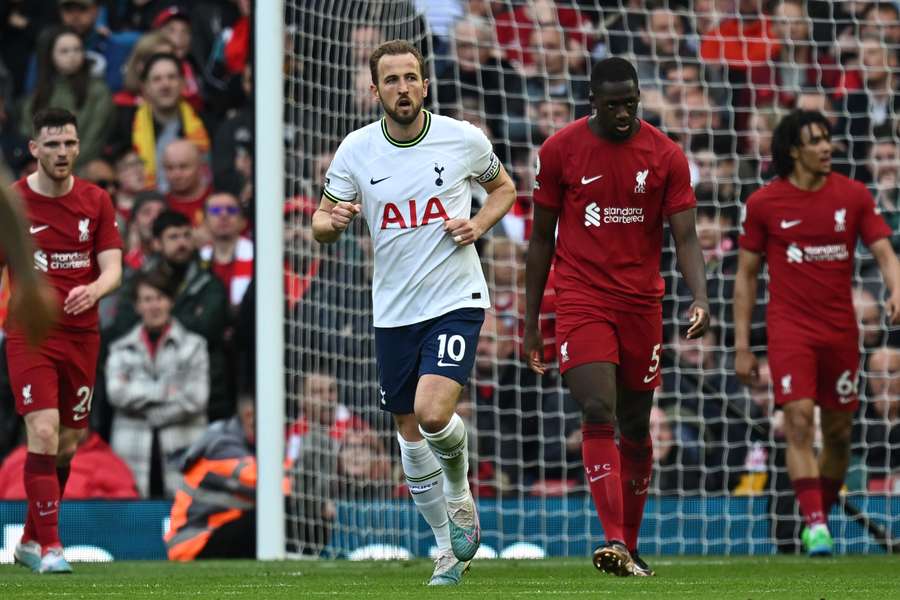 Kane anotou um dos gols do Tottenham contra o Liverpool