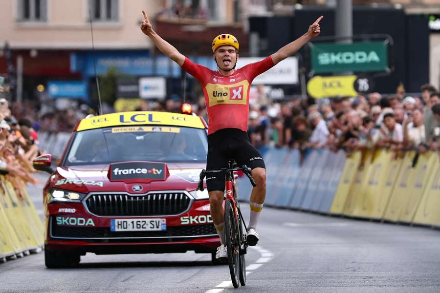 Anthon Charmig celebra no Tour Auvergne-Rhône-Alpes Anthon Charmig celebra no Tour Auvergne-Rhône-Alpes