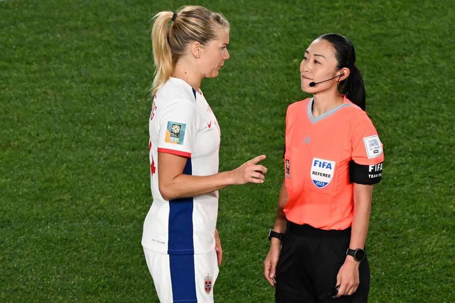 Sturmspitze Ada Hegerberg (re.), Weltfußballerin von 2018, wirkte gegen Neuseeland vom Rest des Teams abgekapselt