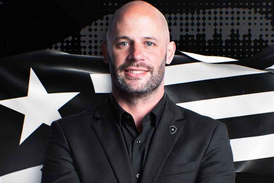 Franclim Carvalho oficializado no Botafogo