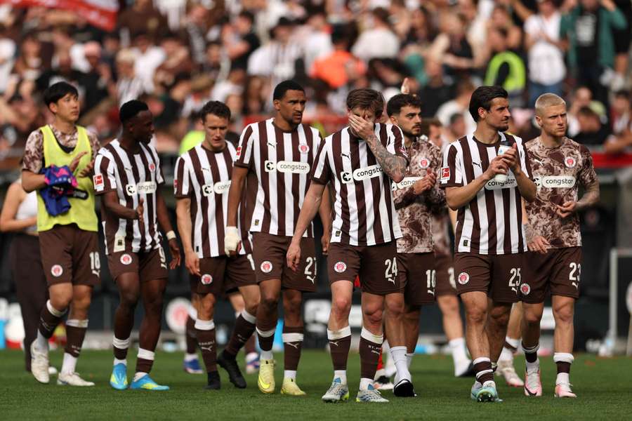 Il St. Pauli dopo la sconfitta con il Magonza