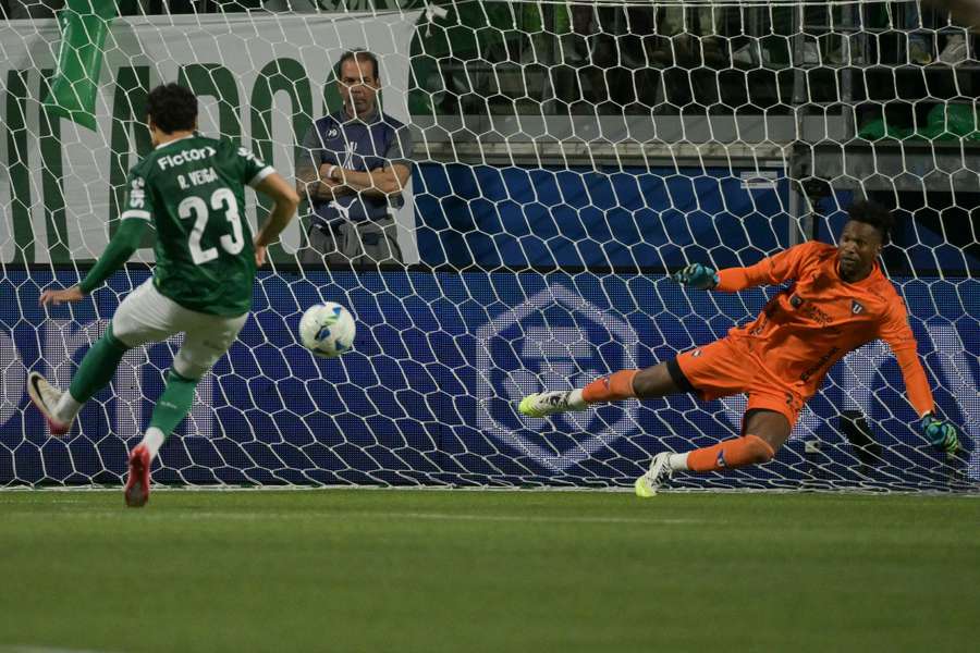 O pênalti de Raphael Veiga completou a virada histórica O pênalti de Raphael Veiga completou a virada histórica