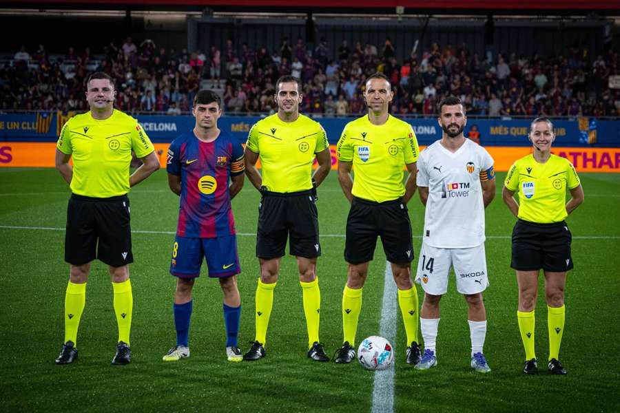 Pedri y Gayá como capitanes en un Barça-Valencia en el Johan Cruyff