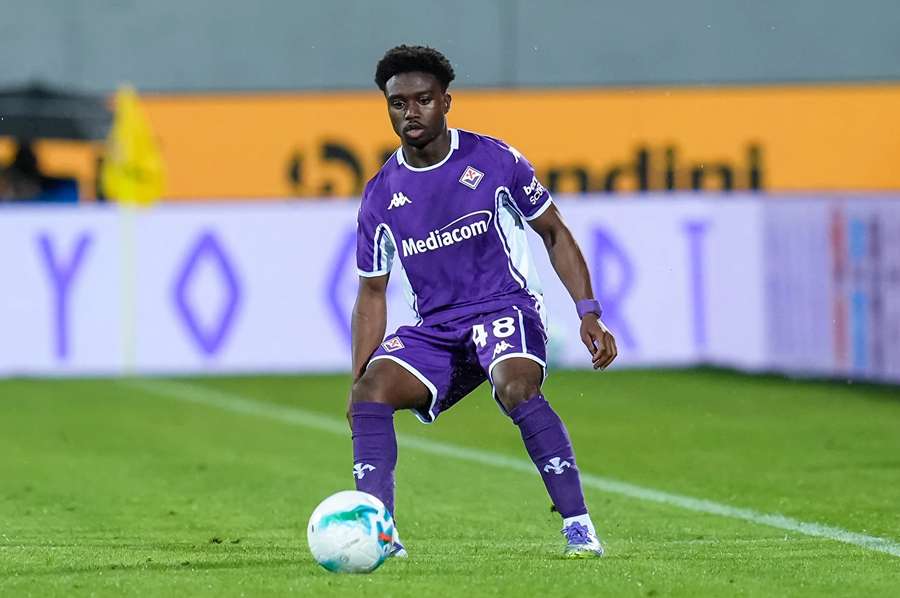 Lamptey na sebe dres Fiorentiny mnohokrát neoblékl. Lamptey na sebe dres Fiorentiny mnohokrát neoblékl.