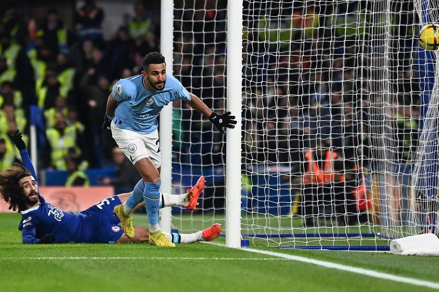 Mahrez bezorgt Manchester City drie punten en verkleint gat met koploper Arsenal