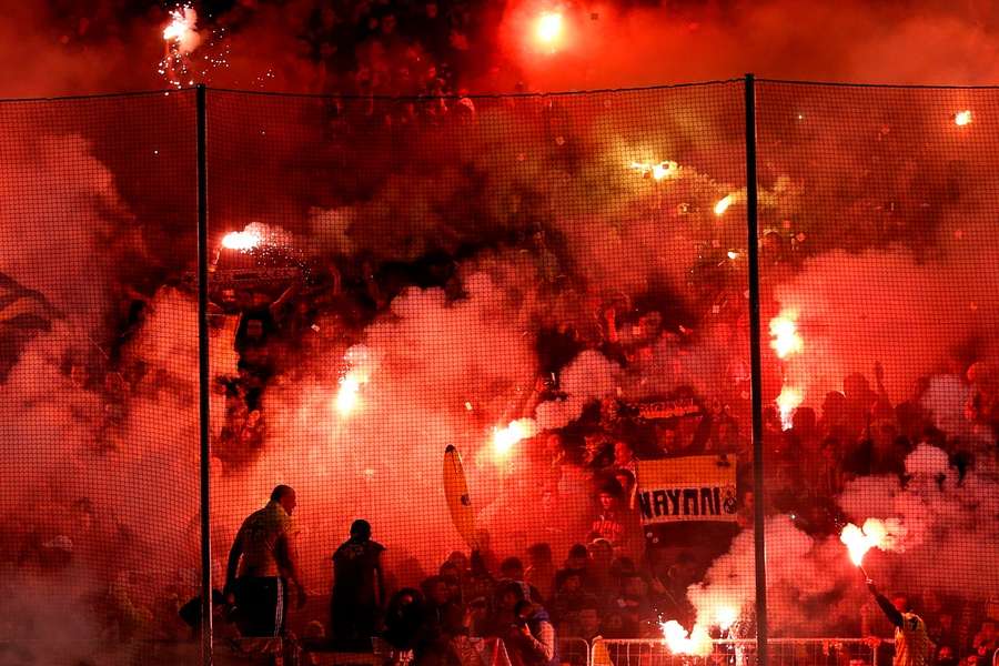 Oficjalnie: Mecz AEK-u Ateny z Dinamem Zagrzeb przełożony po śmierci kibica