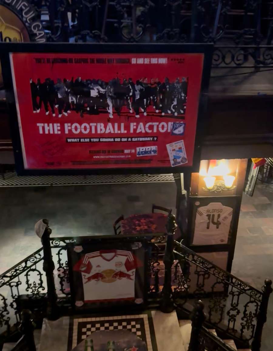 Escadaria do Football Factory no Legends Bar Escadaria do Football Factory no Legends Bar