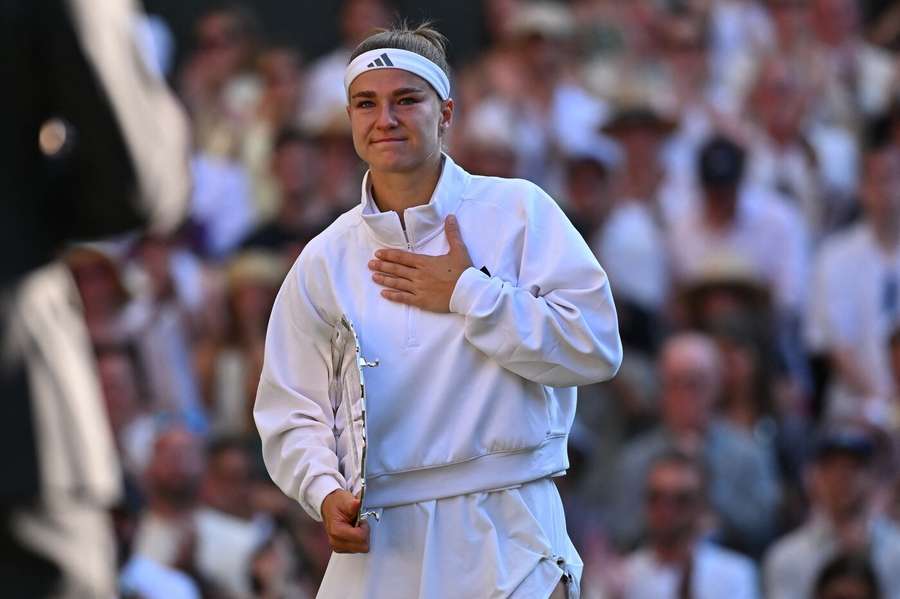 Karolína Muchová po prohraném finále ve Wimbledonu.