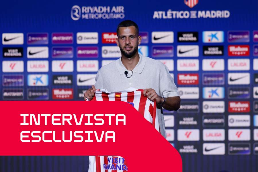 Hancko viene presentato come giocatore dell'Atleti