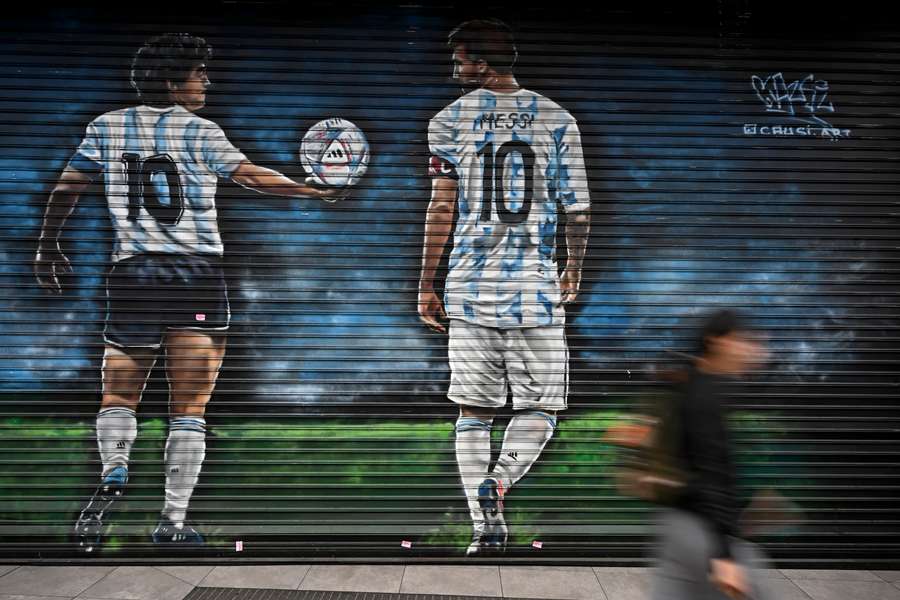 In Buenos Aires glauben die Fans daran, dass Messi endgültig in Maradonas Fußstapfen tritt.