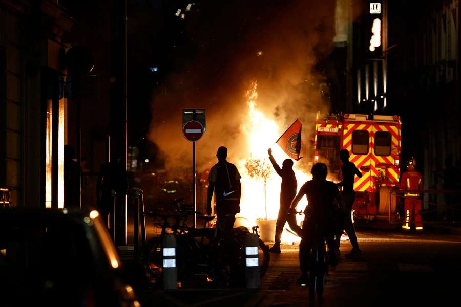 Gli scontri a Parigi