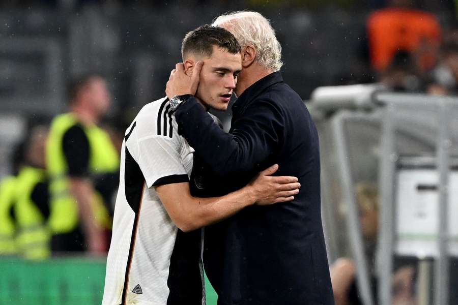 Rudi Völler glaubt trotz des schwierigen Starts weiter an Florian Wirtz Rudi Völler glaubt trotz des schwierigen Starts weiter an Florian Wirtz