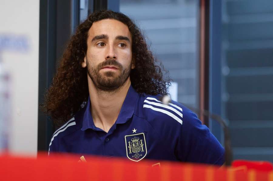 Marc Cucurella bei der Pressekonferenz am Dienstag.