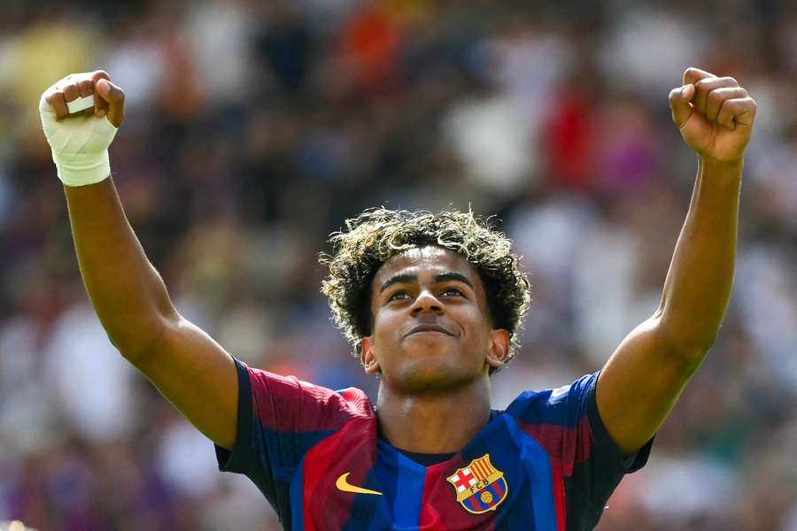 Lamine Yamal celebra uno de sus goles ante el Valencia Lamine Yamal celebra uno de sus goles ante el Valencia