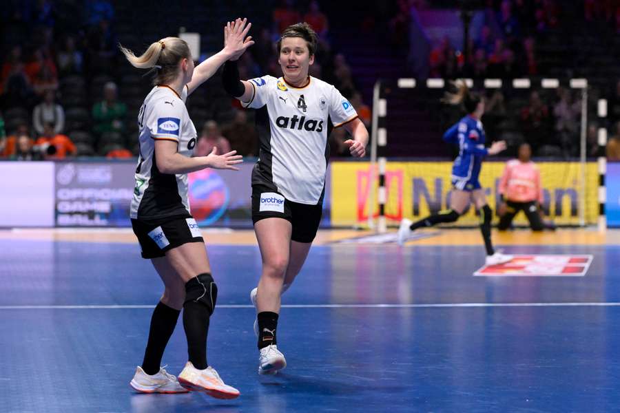 Les Bleues ne défendront pas leur titre en finale : elles s'inclinent en demies face à l'Allemagne Les Bleues ne défendront pas leur titre en finale : elles s'inclinent en demies face à l'Allemagne