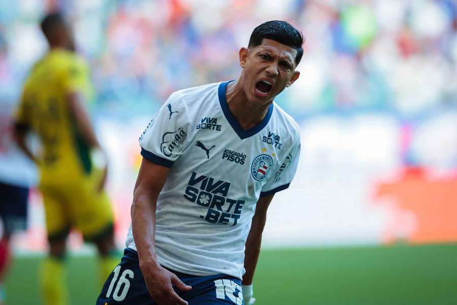 Pulga festeja depois de marcar o golo do empate