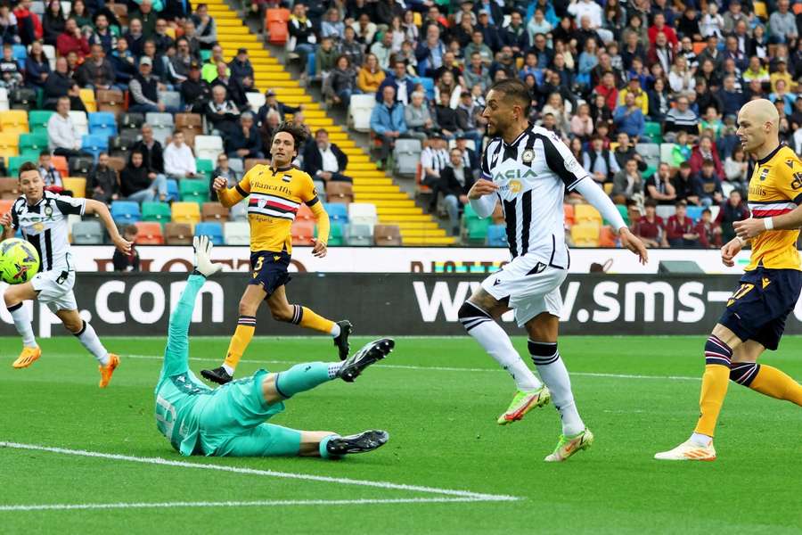 Serie A, l'Udinese annichilisce la Sampdoria, che scende inesorabilmente in B