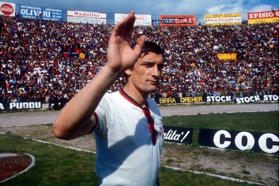 Gigi Riva com a camisa do Cagliari