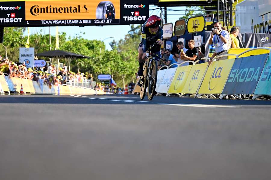 Vingegaard cumpriu o crono em 21.47 minutos e deixou o seu eterno rival Pogacar a 12 segundos Vingegaard cumpriu o crono em 21.47 minutos e deixou o seu eterno rival Pogacar a 12 segundos